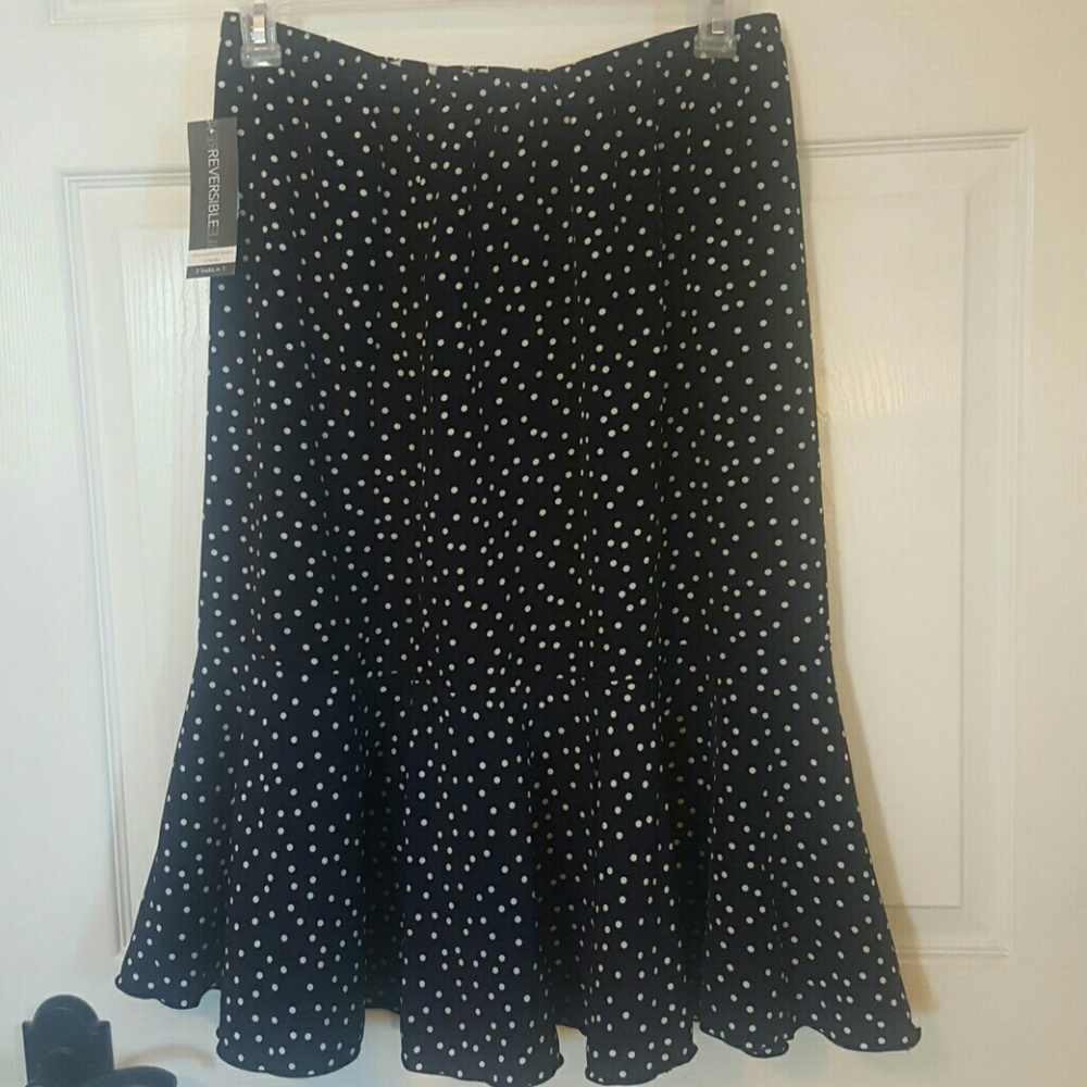 NEW reversible navy and white skirt
